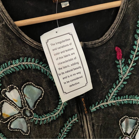 BOHO Zip Up Vest with Embroidered Floral Accents - BRAND NEW - Picture 11 of 14